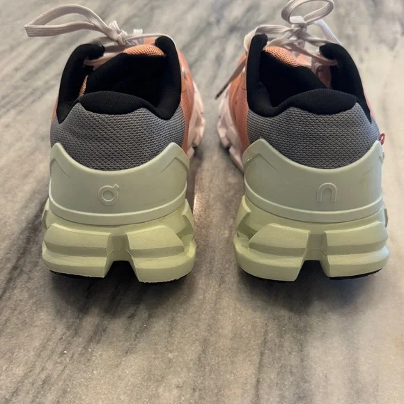 On Running Cloudflyer Women's Athletic Shoes - Picture 8 of 9